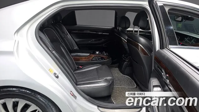 Genesis G90 2017 thumb 11
