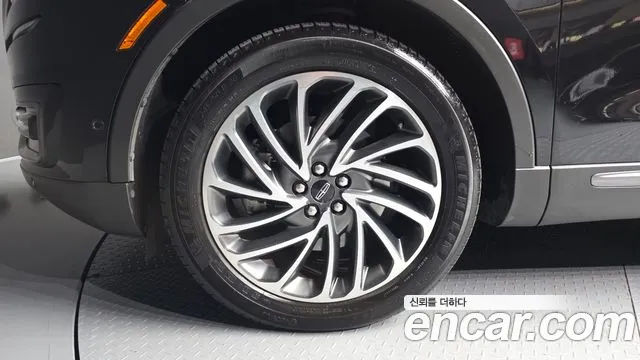 Lincoln Nautilus 2019 thumb 4