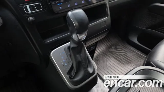 Hyundai Staria 2021 thumb 8