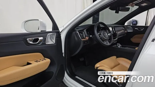 Volvo XC60 2023 thumb 10