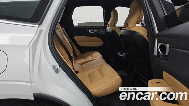 Volvo XC60 2023 thumb 11