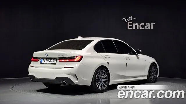 BMW 3-Series 2020 thumb 2