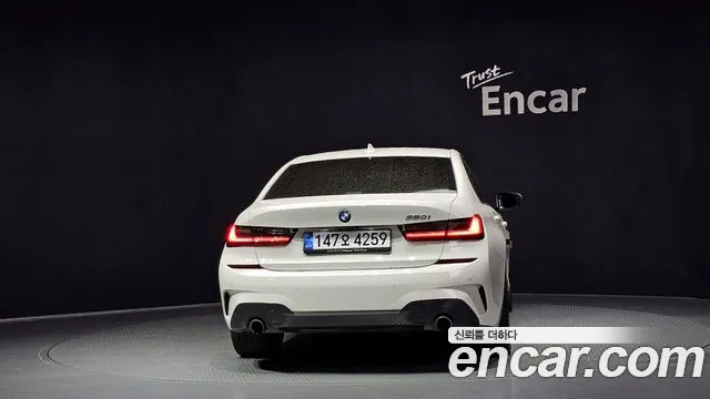 BMW 3-Series 2020 thumb 4