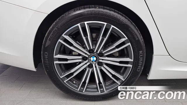BMW 3-Series 2020 thumb 5