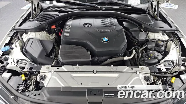 BMW 3-Series 2020 thumb 6