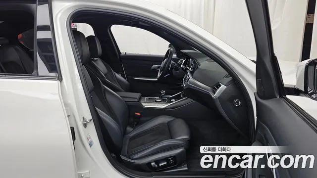 BMW 3-Series 2020 thumb 11