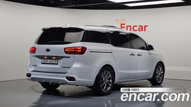 Kia Carnival 2018 thumb 2