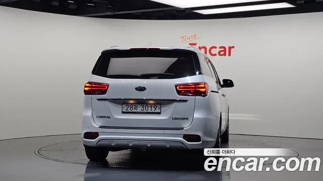 Kia Carnival 2018 thumb 4