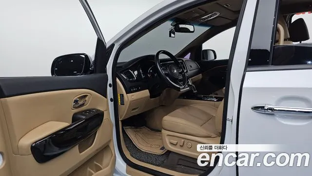 Kia Carnival 2018 thumb 10