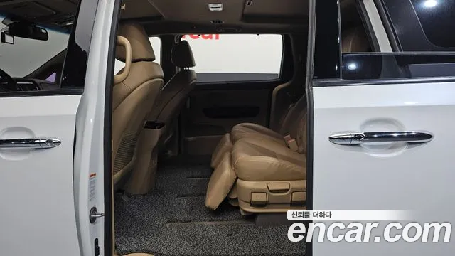 Kia Carnival 2018 thumb 12