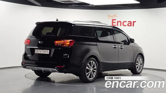 Kia Carnival 2018 thumb 2