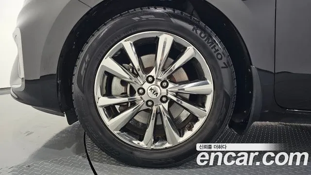 Kia Carnival 2018 thumb 5