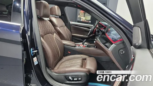 BMW 5-Series 2021 thumb 10