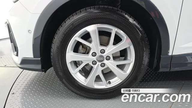 Audi Q3 2020 thumb 4