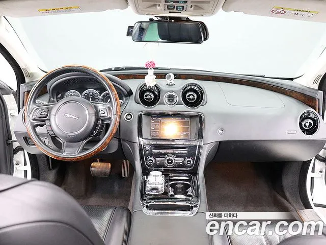 Jaguar XJ 2014 thumb 7