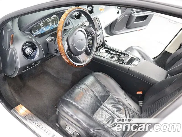 Jaguar XJ 2014 thumb 10