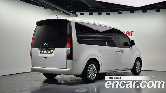 Hyundai Staria 2022 thumb 2