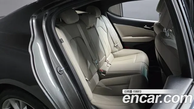 Genesis G70 2022 thumb 11