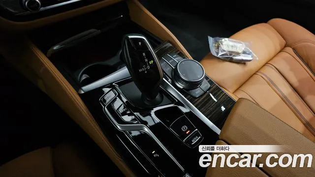 BMW 5-Series 2021 thumb 9