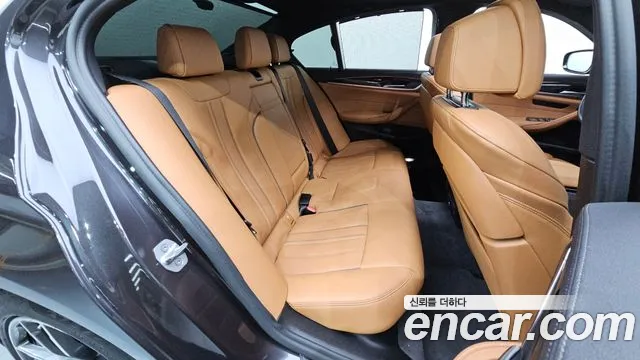 BMW 5-Series 2021 thumb 11