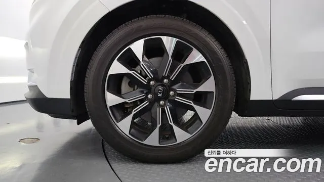 Kia Carnival 2020 thumb 4