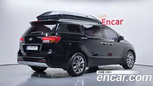 Kia Carnival 2017 thumb 2