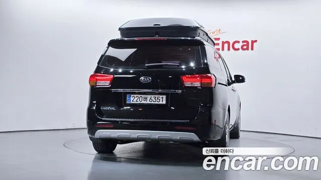 Kia Carnival 2017 thumb 4