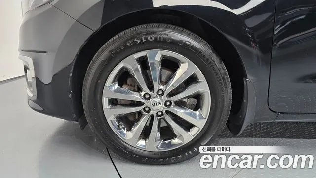 Kia Carnival 2017 thumb 5