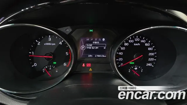 Kia Carnival 2017 thumb 8