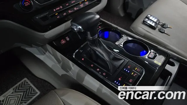 Kia Carnival 2017 thumb 9