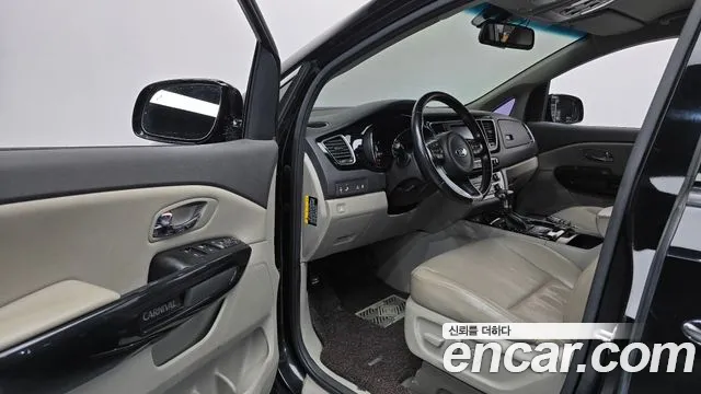 Kia Carnival 2017 thumb 10
