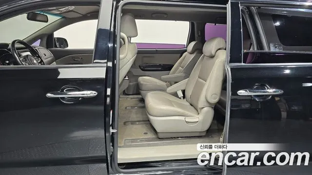 Kia Carnival 2017 thumb 12