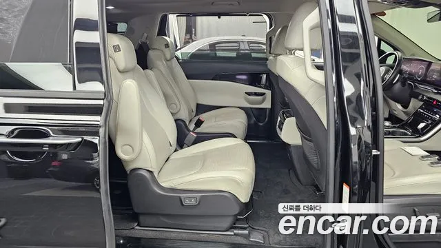 Kia Carnival 2021 thumb 11