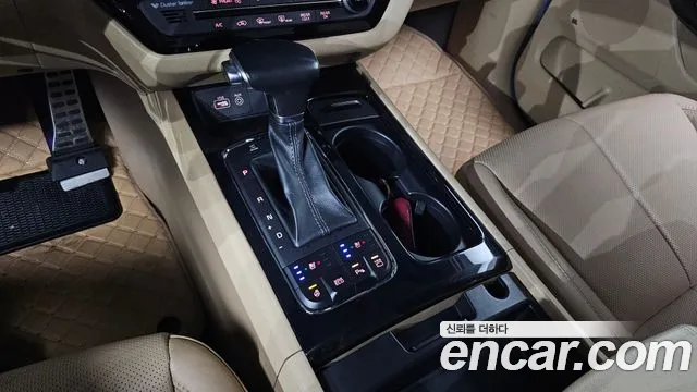 Kia Carnival 2017 thumb 8
