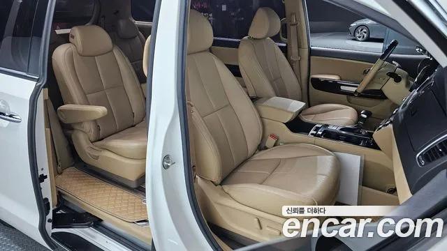 Kia Carnival 2017 thumb 11