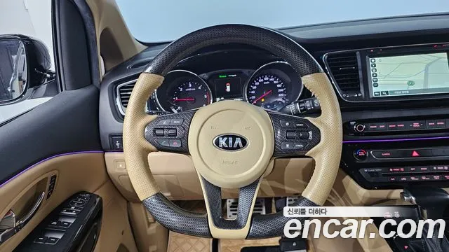 Kia Carnival 2017 thumb 12