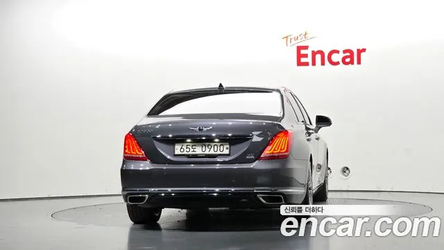 Genesis G90 2016 thumb 3
