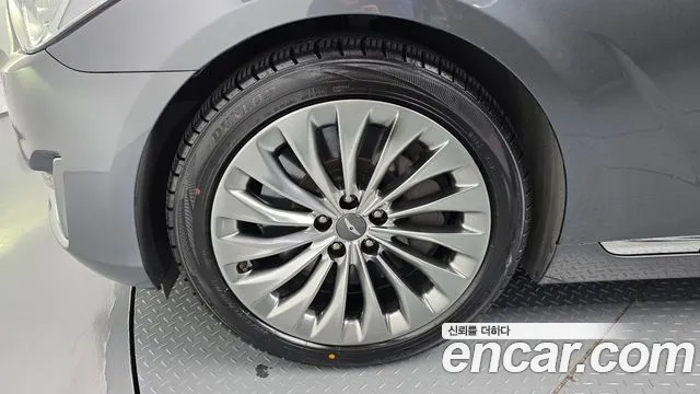 Genesis G90 2016 thumb 4