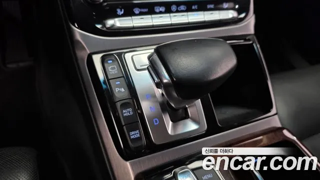 Genesis G90 2016 thumb 8