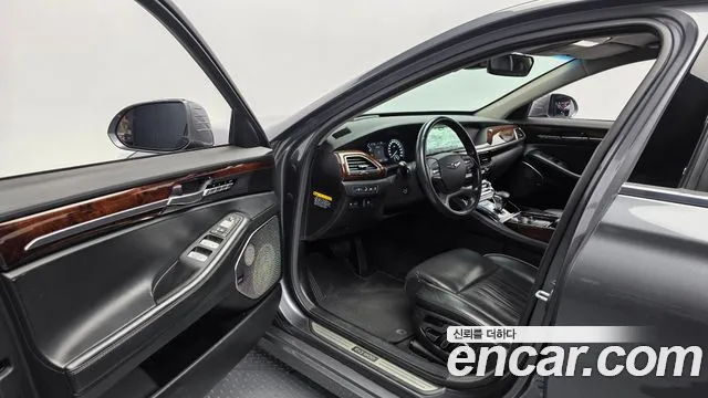 Genesis G90 2016 thumb 9