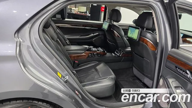 Genesis G90 2016 thumb 11