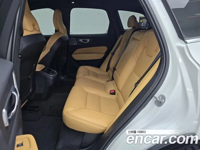 Volvo XC60 2023 thumb 10