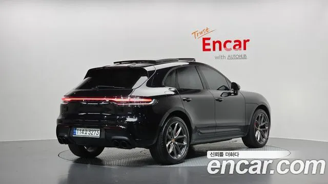 Porsche Macan 2023 thumb 2
