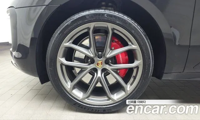 Porsche Macan 2023 thumb 5