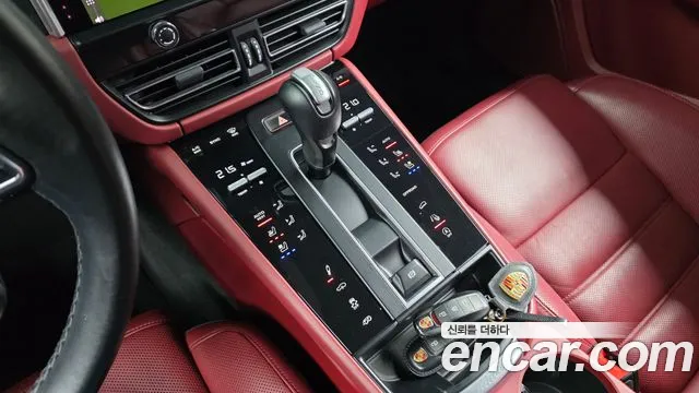 Porsche Macan 2023 thumb 9