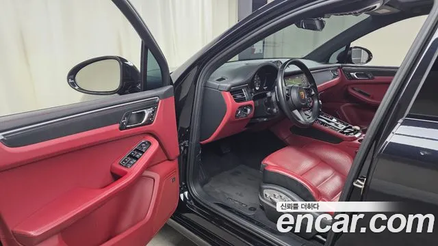 Porsche Macan 2023 thumb 10