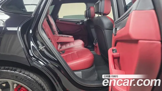 Porsche Macan 2023 thumb 11