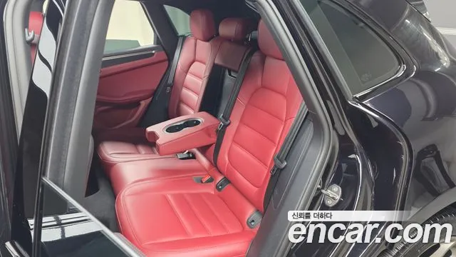Porsche Macan 2023 thumb 12