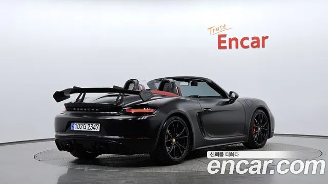 Porsche Cayman 2018 thumb 2