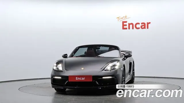 Porsche Cayman 2018 thumb 3